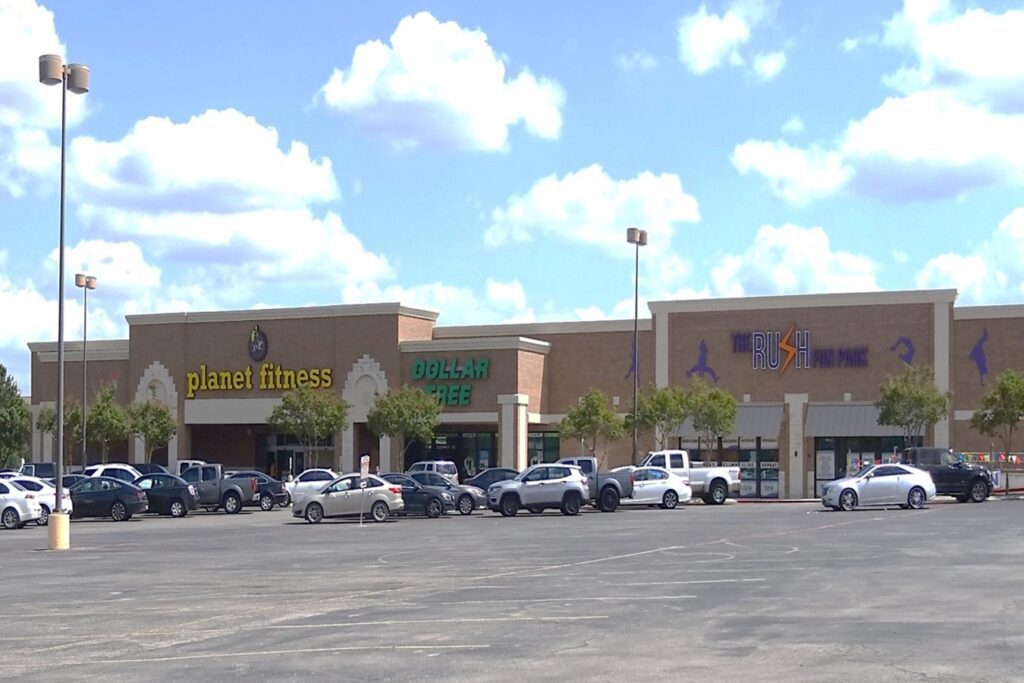 Refinance and Lease Up of a Shopping Center with a Retail Loan